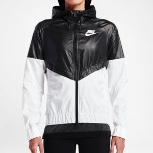 NIKE Women’s Windbreaker size XS